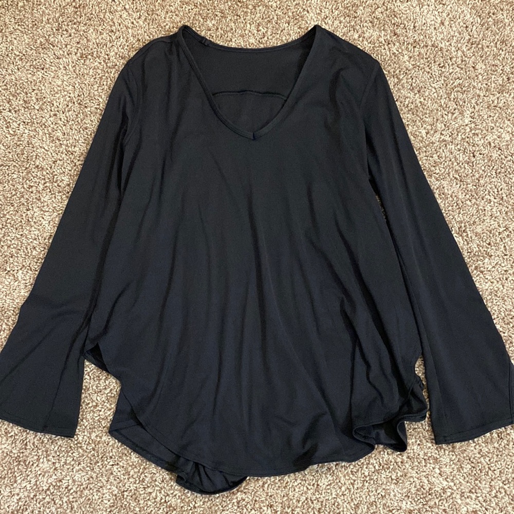 ***MOVING SALE*** Lululemon top Make ANY offer